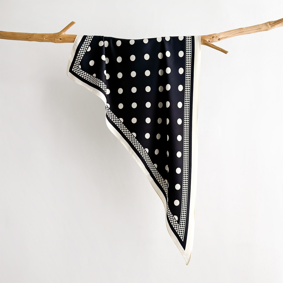 Trendy Bandana 100% Mulberry T - đánh giá và giá Ascot Neck Scarf