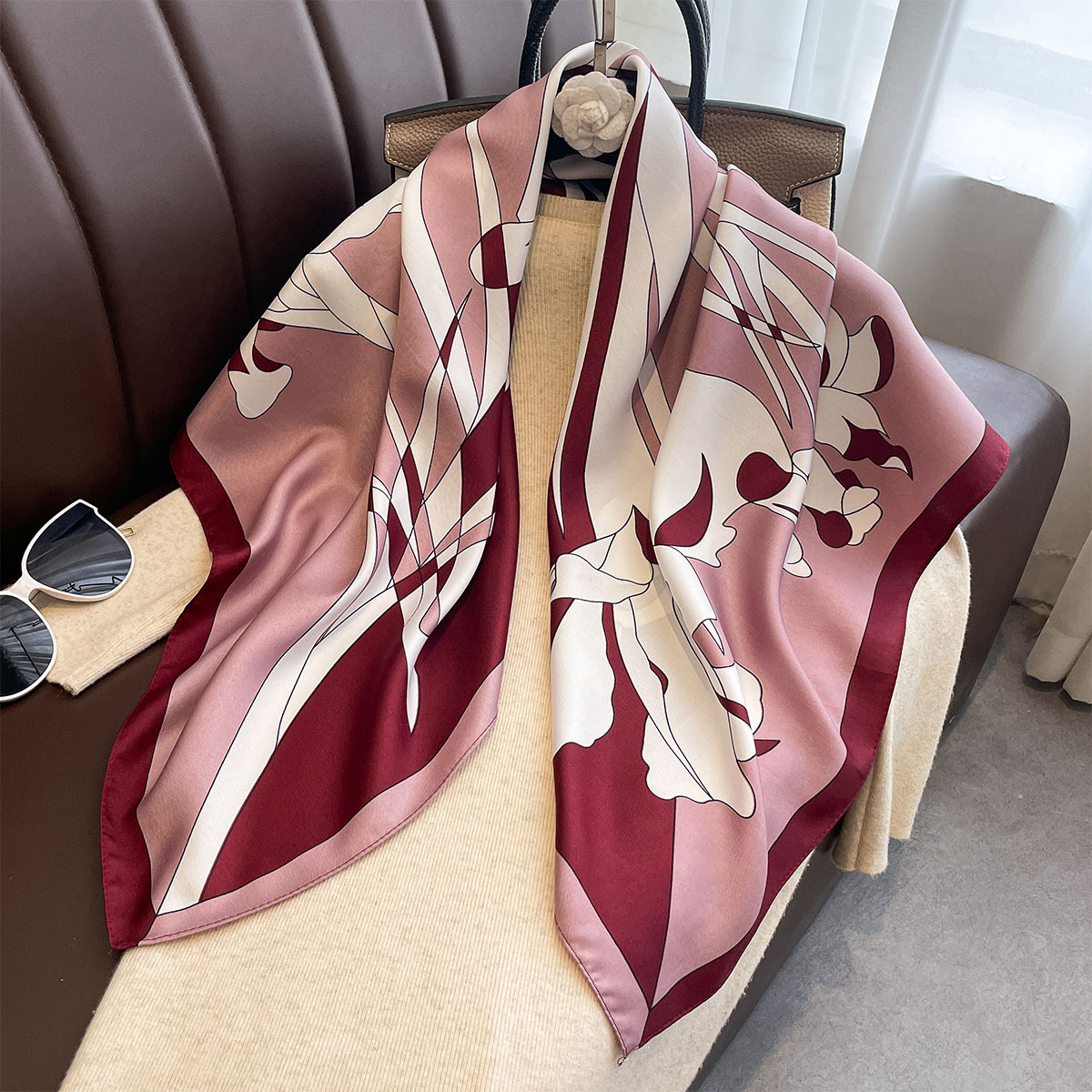 Luxury 90*90Cm Square Scarf Tw - đánh giá và giá Ascot Neck Scarf
